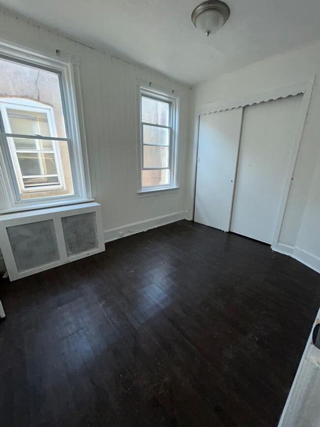 Building Photo - 35 Dexter St