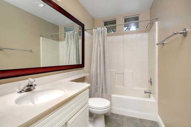 Building Photo - Modern Comfort in a Prime Location – 2BR Townhome with Garage & Community Amenities