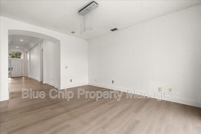 Building Photo - 1923 Bridgeview Cir