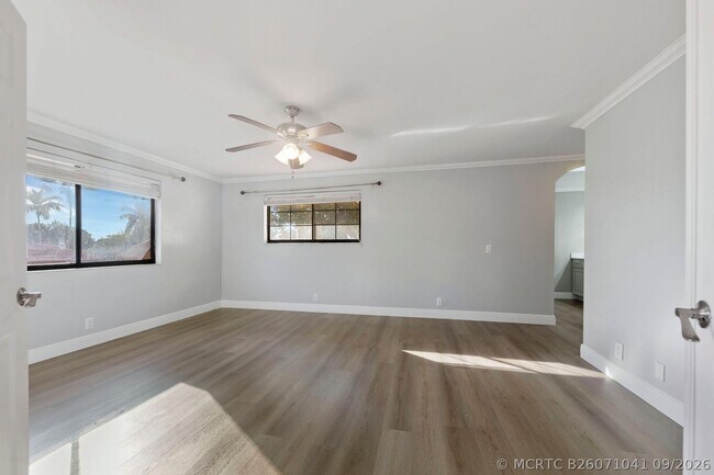Building Photo - 476 NW 38th Terrace