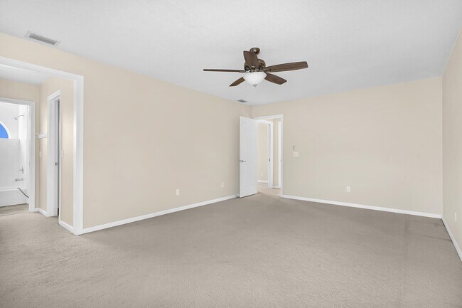 Building Photo - 506 Lakeway Dr