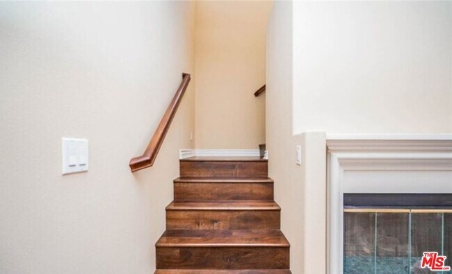 Building Photo - 1241 Ivy Terrace