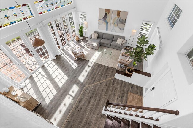 Building Photo - 1060 Capistrano
