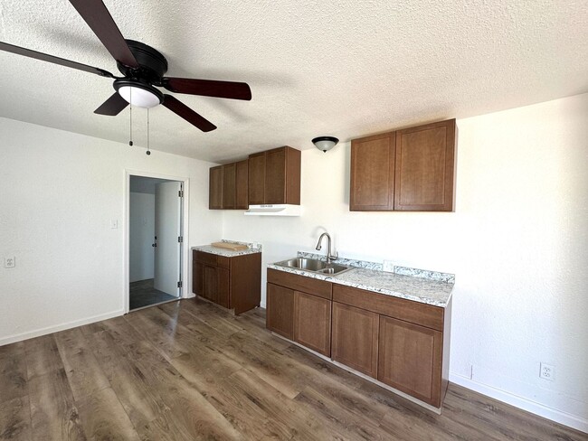 Building Photo - Interior Newly Remodeled - 1 bedroom 1 bath For Rent in Dos Palos