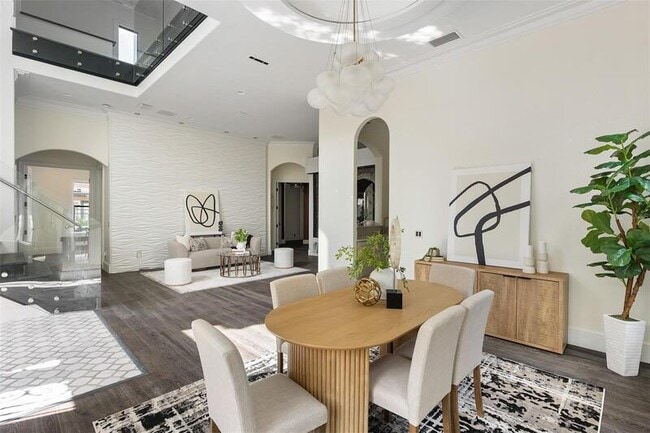 Building Photo - 801 W 2nd Ave