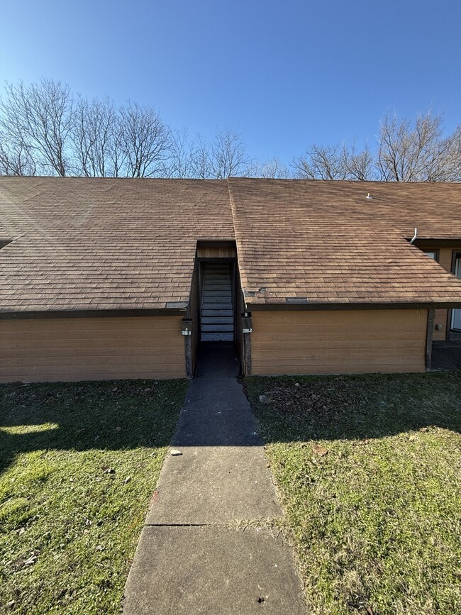 Primary Photo - 805 1/2 M St NW