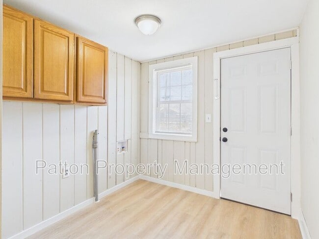 Building Photo - 3411 S Polk St