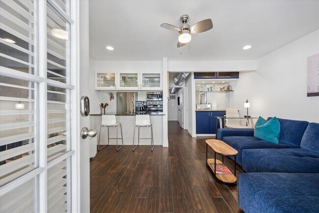 Building Photo - 1510 W 6th St