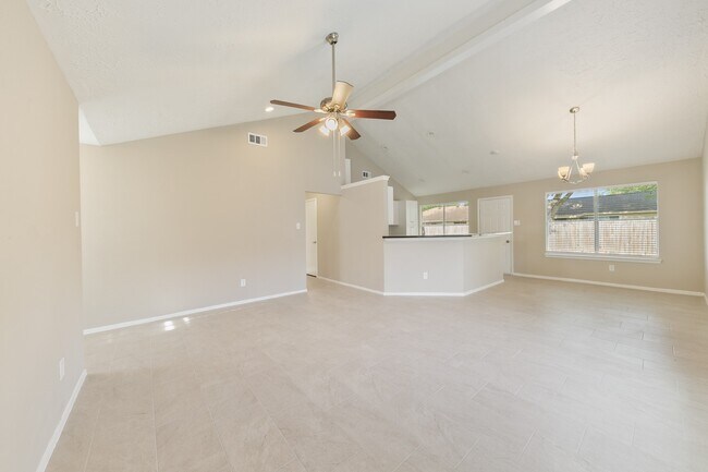 Building Photo - 1911 Highcrest Dr