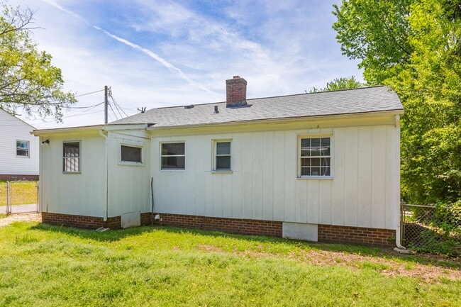 Building Photo - Adorable home in Kernersville!