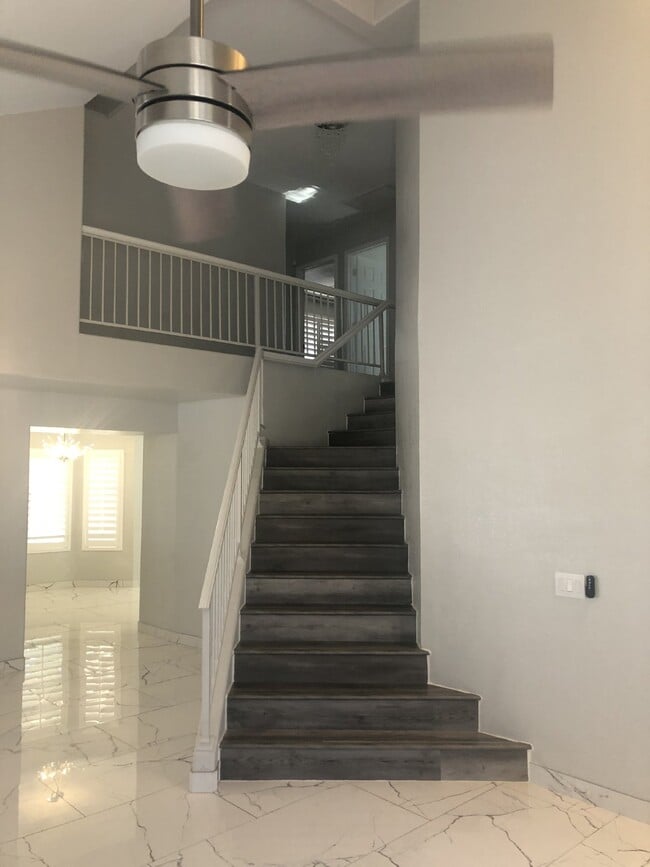 Building Photo - Beautiful 2 Story POOL Home with LOTS of U...