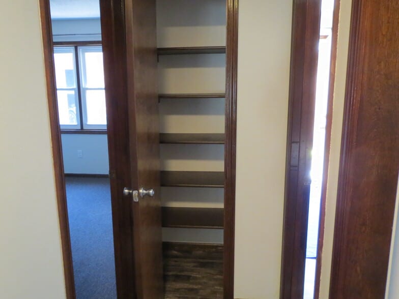 Building Photo - 5617 Ryewyck Dr