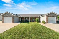 Building Photo - Comanche 124/130