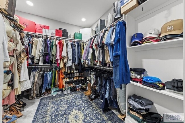 Building Photo - 29 N Queen Palm