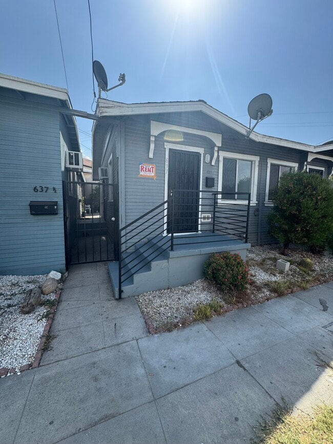 Building Photo - 637 W Avenue 28
