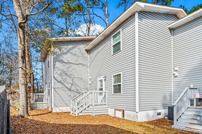 Building Photo - Reduced Rent for Any Lease Signed in Feb!! 8 Blocks to the Beach!!