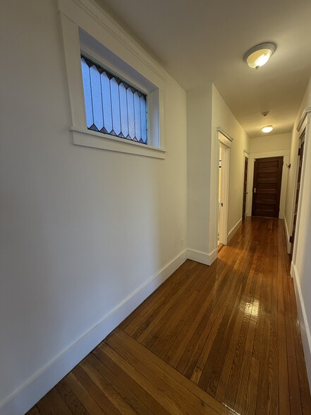 Building Photo - 9 Braemore Rd