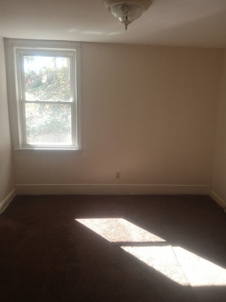 Building Photo - 491 West St