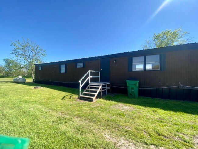 Building Photo - 150 Private Road 1610