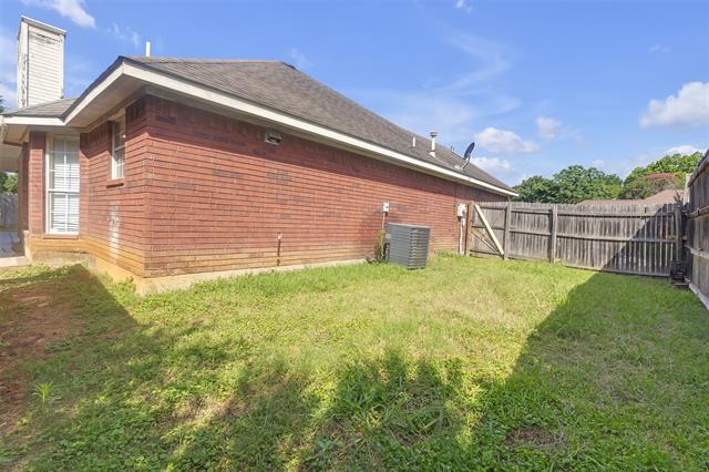 Building Photo - 3807 Woodside Dr