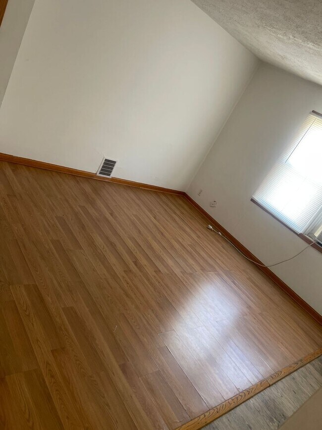 Building Photo - 205 S 37th St