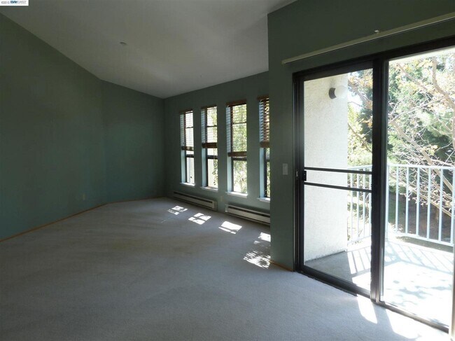 Building Photo - 39455 Albany Common