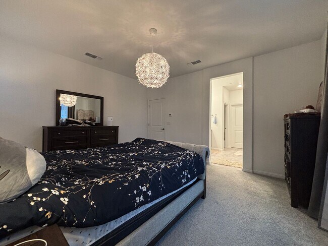 Building Photo - Gorgeous New home with 4 bed/2.5 bath in Brentwood