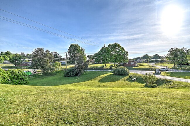 Building Photo - 210 Mt Bethel Rd
