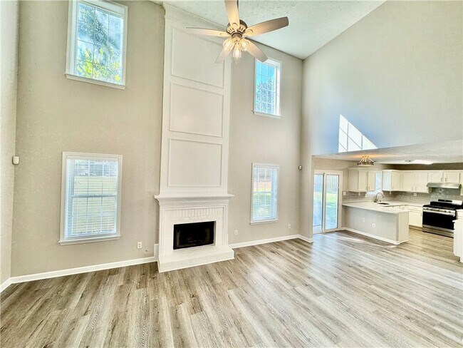 Building Photo - 3205 Northcliff Dr