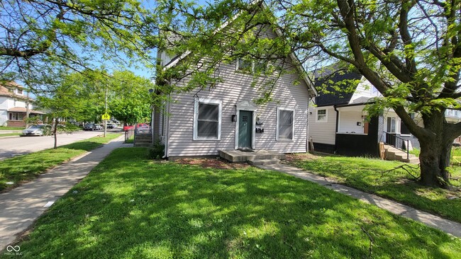 Primary Photo - 2409 1/2 E Washington St