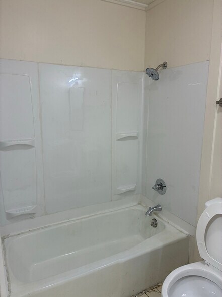 Building Photo - 726 N Slemons St