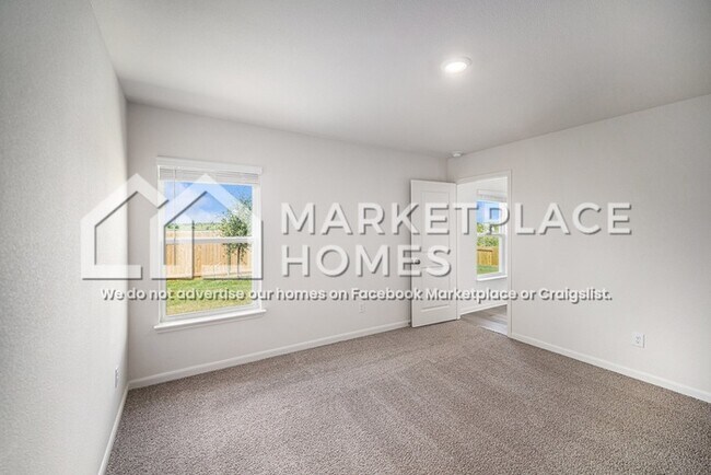 Building Photo - 904 Crimson Wolf Rd
