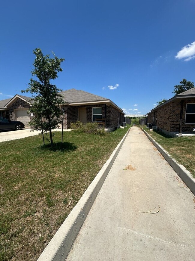 Primary Photo - 3BD/2BA