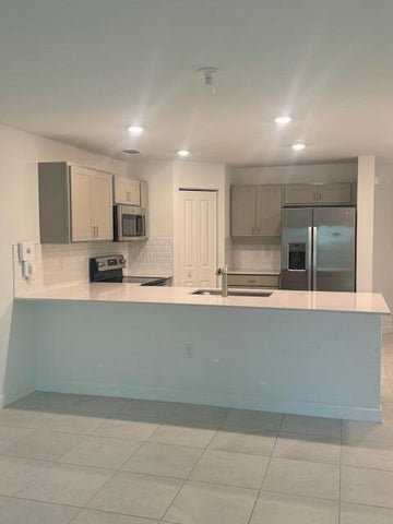 Building Photo - 6733 Broadwater Ln
