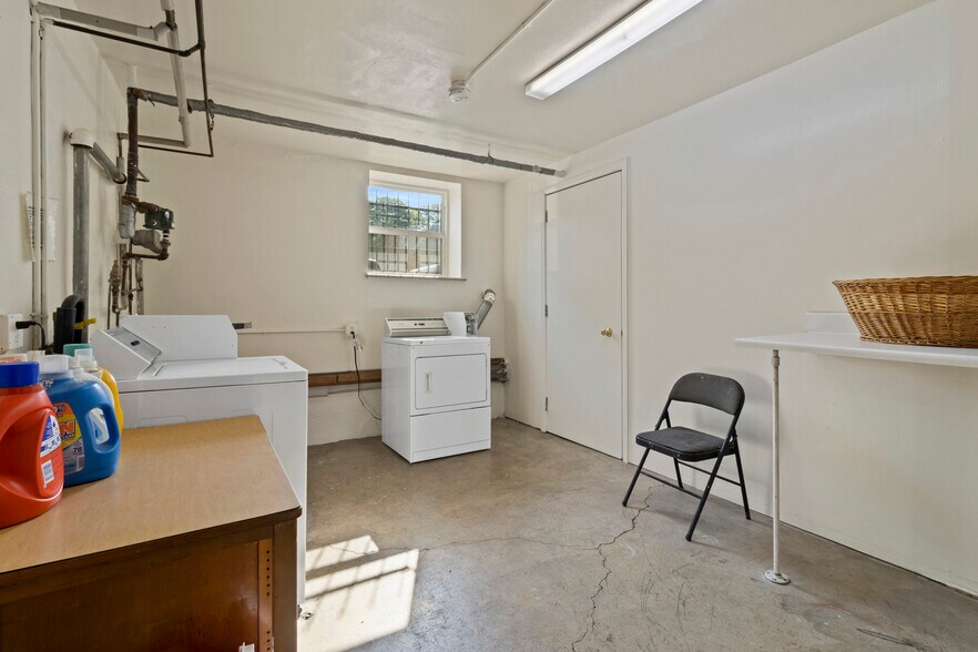 Building Photo - 1350 Columbine St