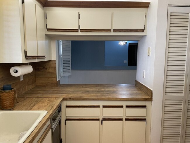 Building Photo - 12568 Shoreline Dr