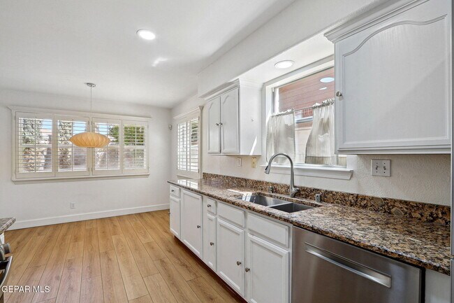 Building Photo - 7089 Luz De Espejo Dr