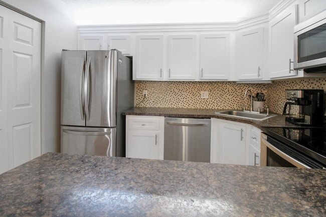 Building Photo - 407 Pine Glen Ln