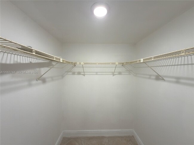 Building Photo - 7801 S Colony Cir