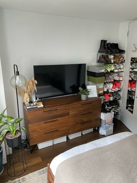 Building Photo - 77 E 12th St