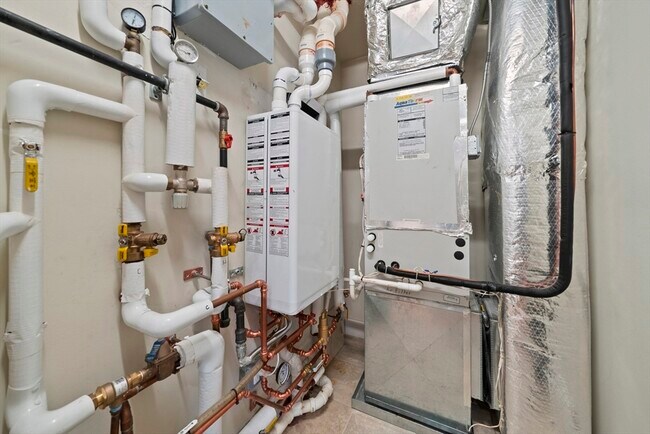 Building Photo - 321 Hammond Pond Pkwy