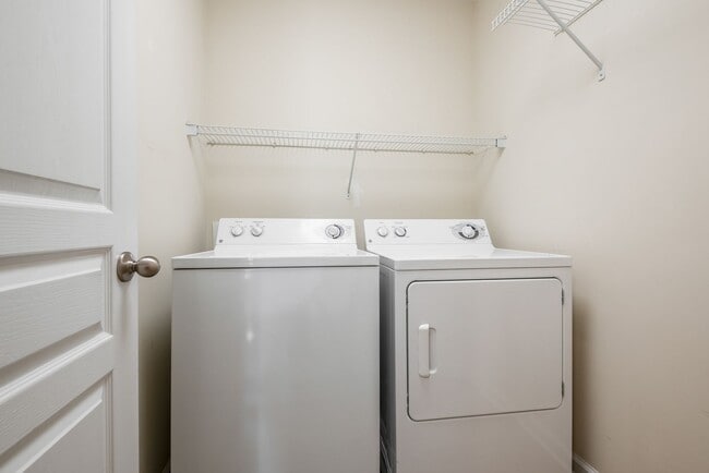 Building Photo - Beautiful Home in Lochside Neighborhood