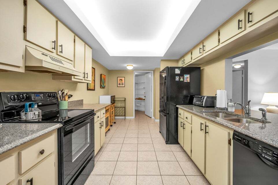 Building Photo - 2255 Lindell Blvd