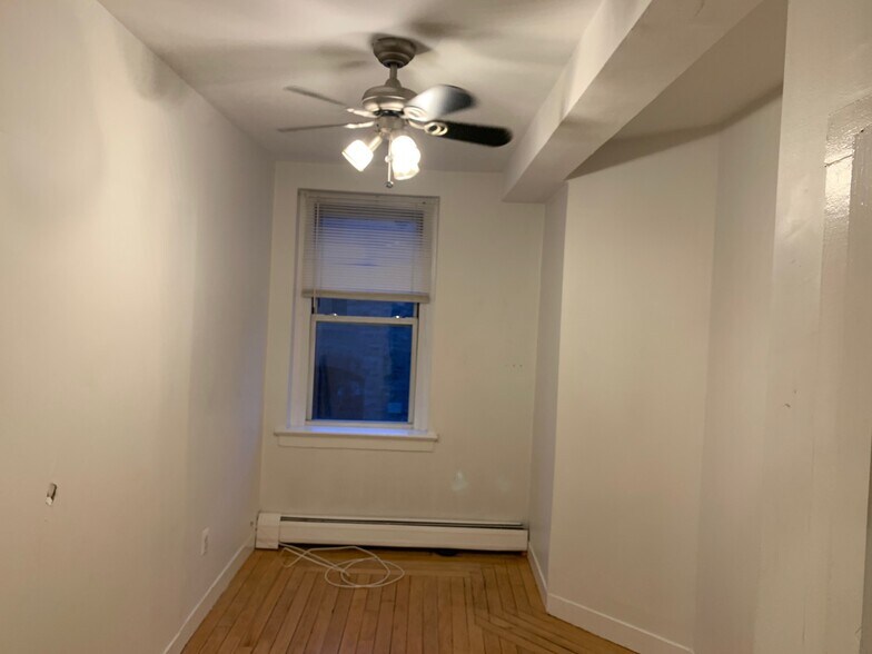 Building Photo - 378 Thames St