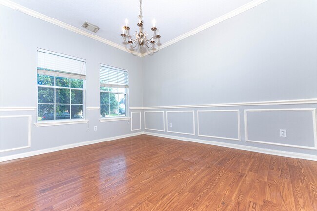 Building Photo - 20106 Lakespire Dr