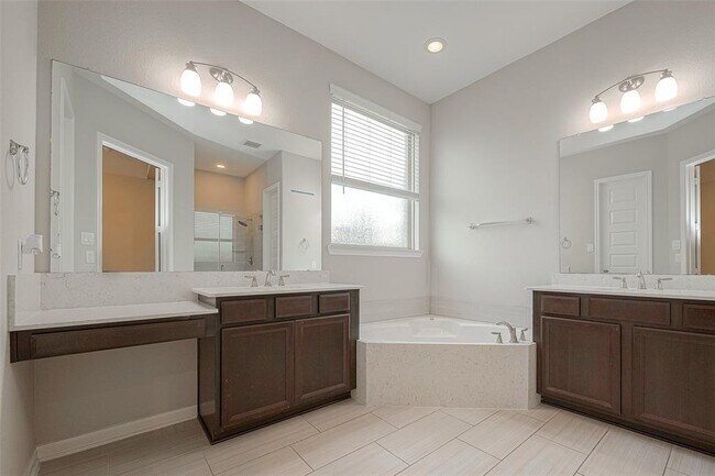 Building Photo - 15727 Ballater Ridge Ln