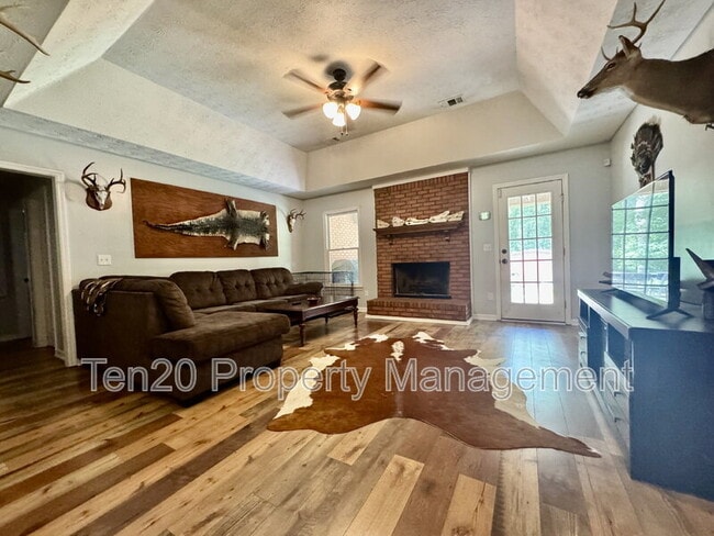 Building Photo - 173 Lee Rd 508