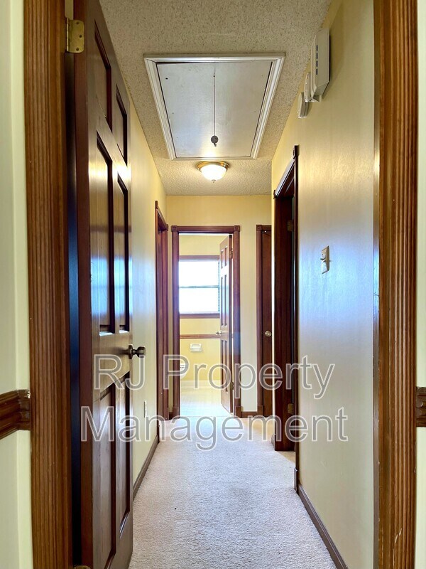 Building Photo - 421 Griffon Dr