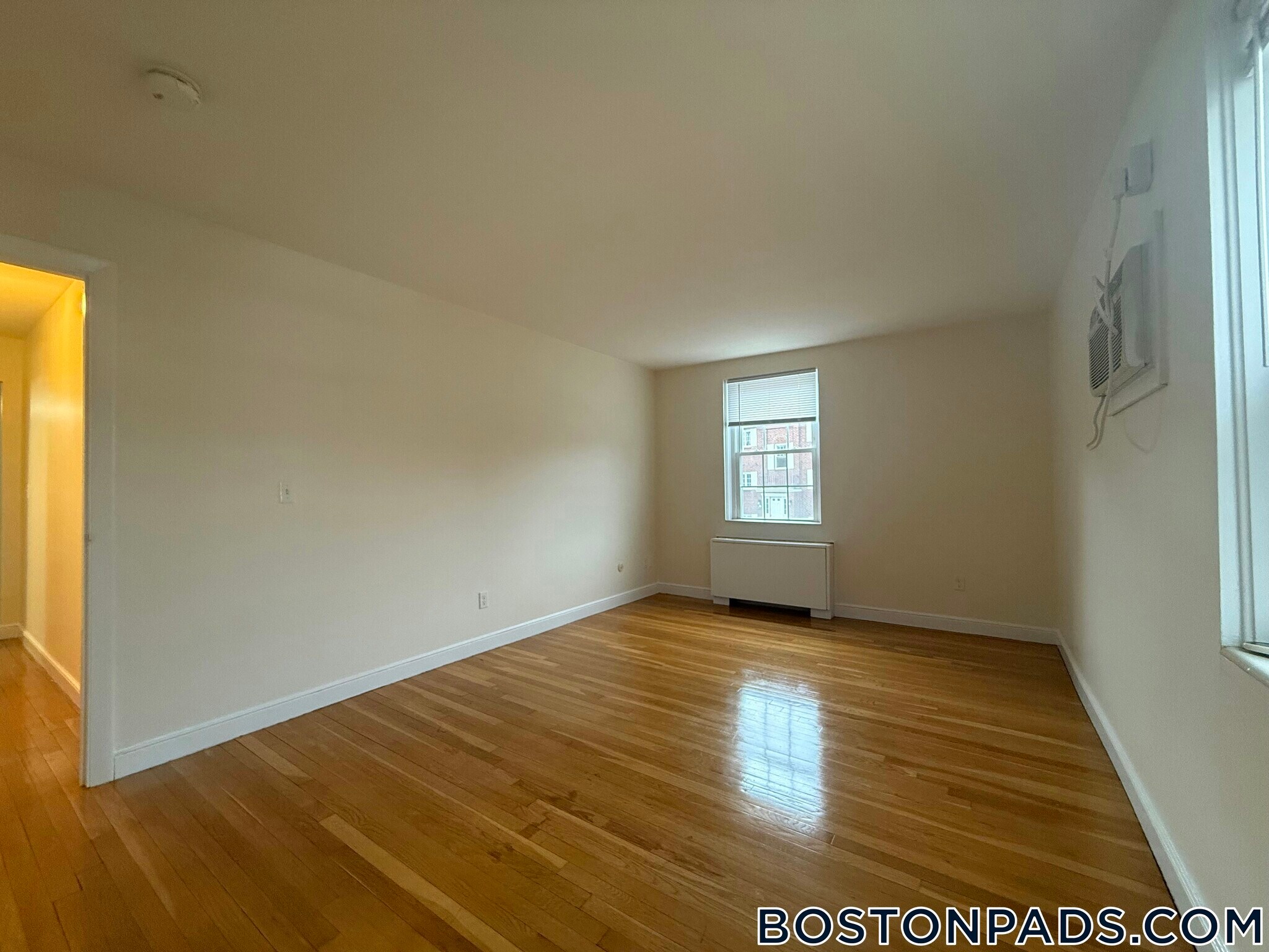 Building Photo - 8 Captain Parker Arms