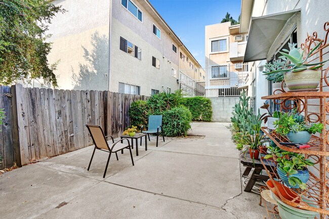 Building Photo - 9809 Tabor St